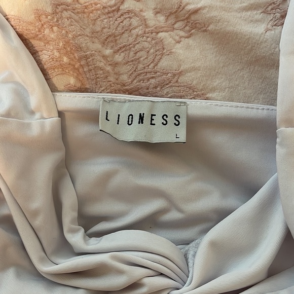 Princess polly white wrap top - Picture 3 of 3